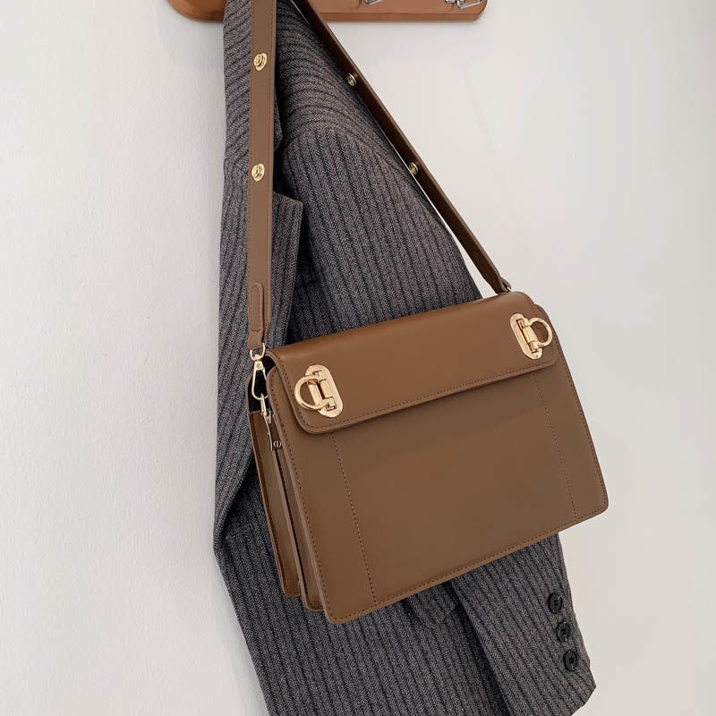 Symmetry Luxe™ Onyx Executive Flap Bag